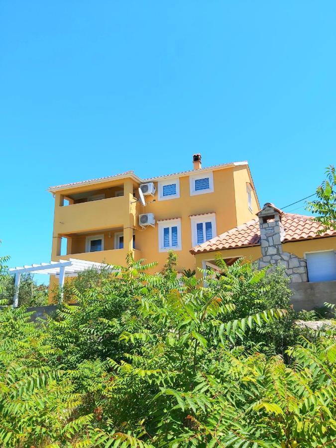 La Meri Apartment Cunski Ngoại thất bức ảnh